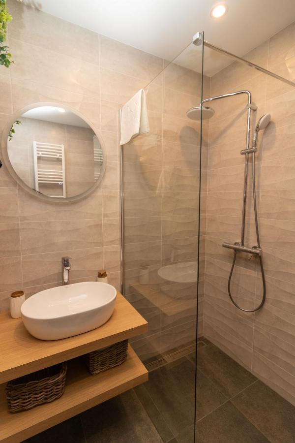 Central Sofia Condo Екстер'єр фото